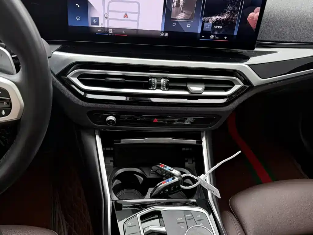 BMW 3 Series 2023 — фото 12