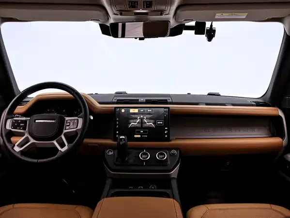 Land Rover Defender 2023