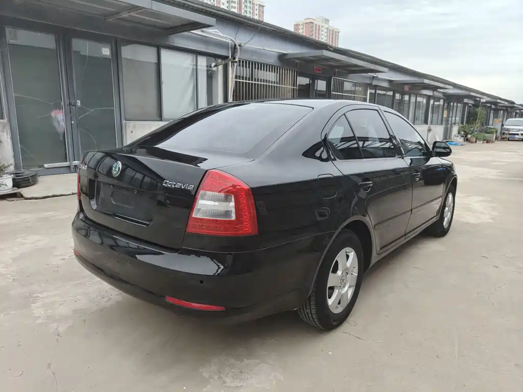 Skoda Octavia 2012 — фото 15