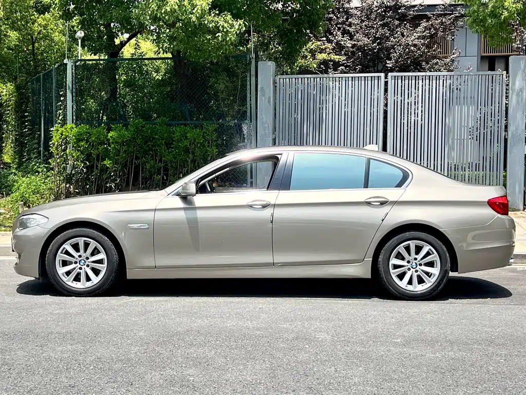 BMW 5 Series 2011 — фото 8