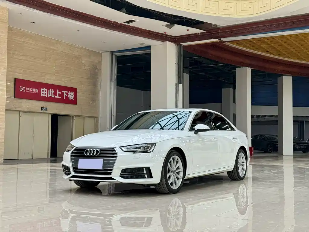 Audi A4L 2018 — фото 1
