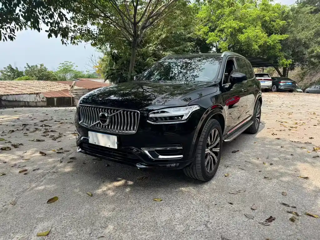 Volvo XC90 2022 — фото 1