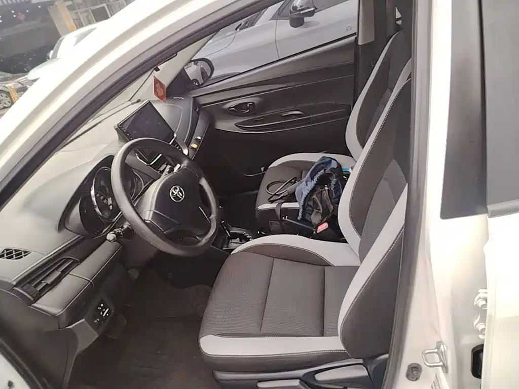 Toyota Yaris L 2021 — фото 16