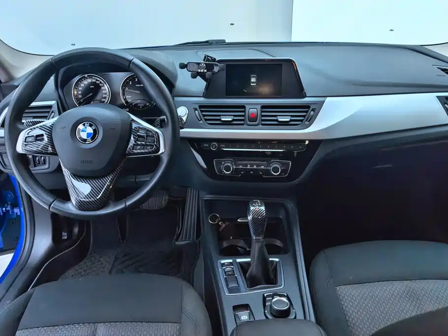 BMW 1 Series 2018 — фото 12