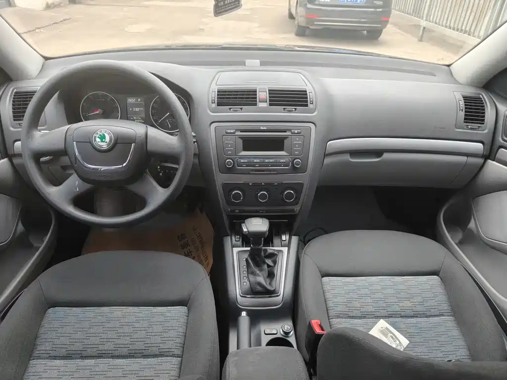 Skoda Octavia 2012 — фото 10