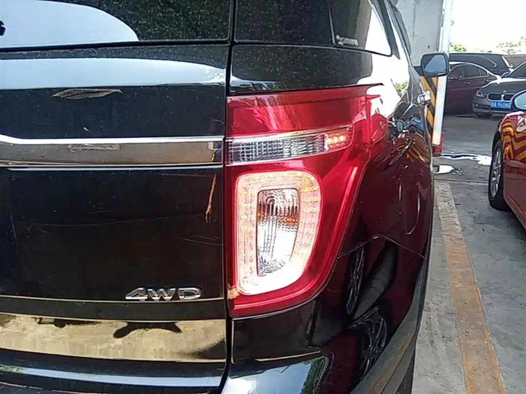 Ford Explorer 2015 — фото 8
