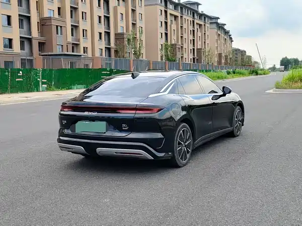 BYD Han L 2025