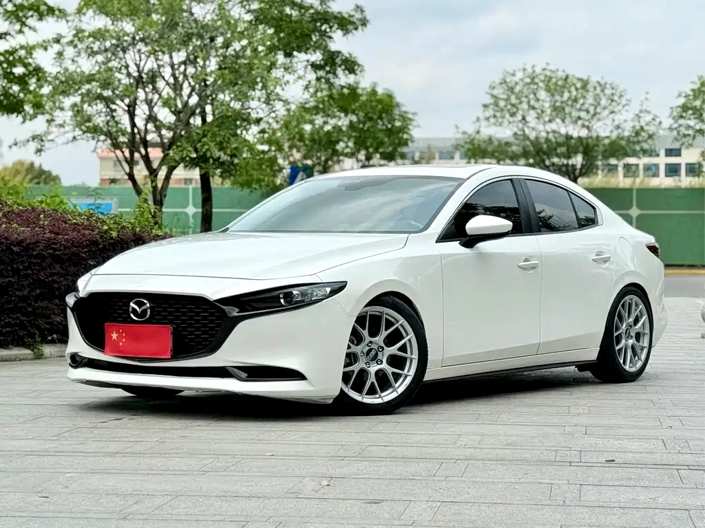 Mazda 3 Axela 2020 — фото 1