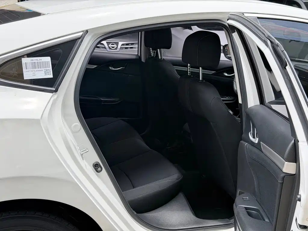 Honda Civic 2019 — фото 10