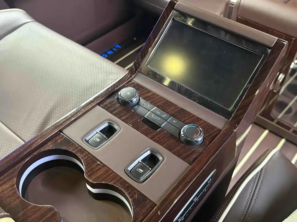 Lincoln Navigator 2017 — фото 18
