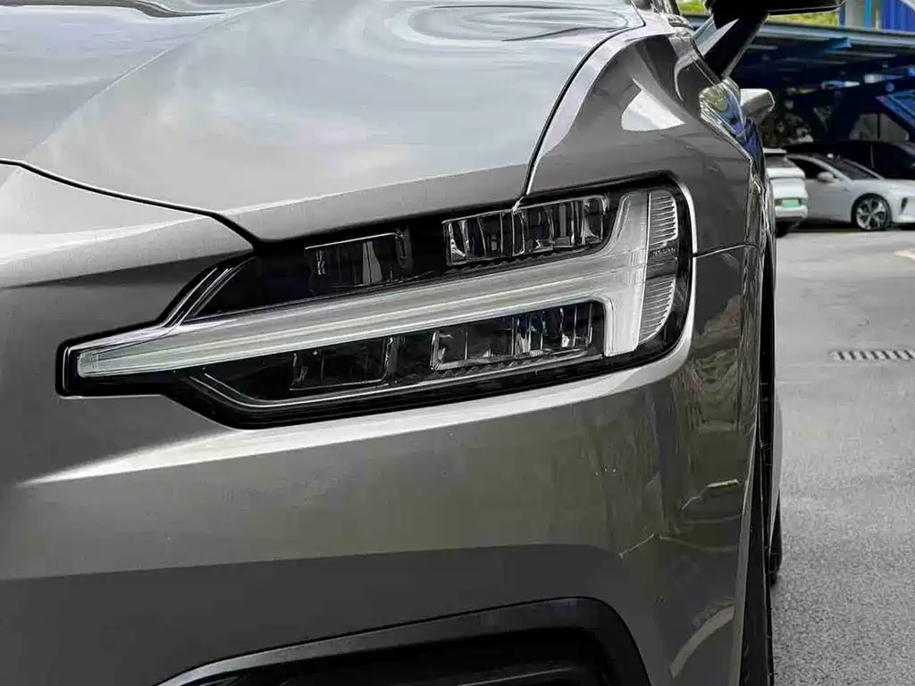 Volvo S60 2021 — фото 17