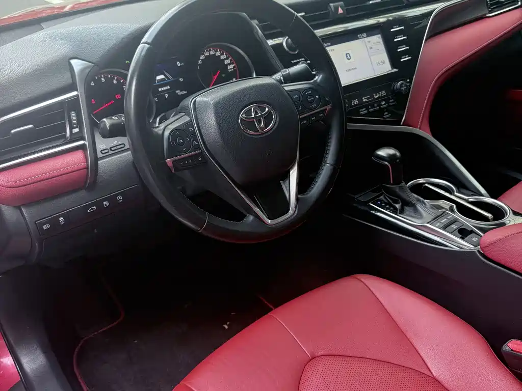 Toyota Camry 2018 — фото 5