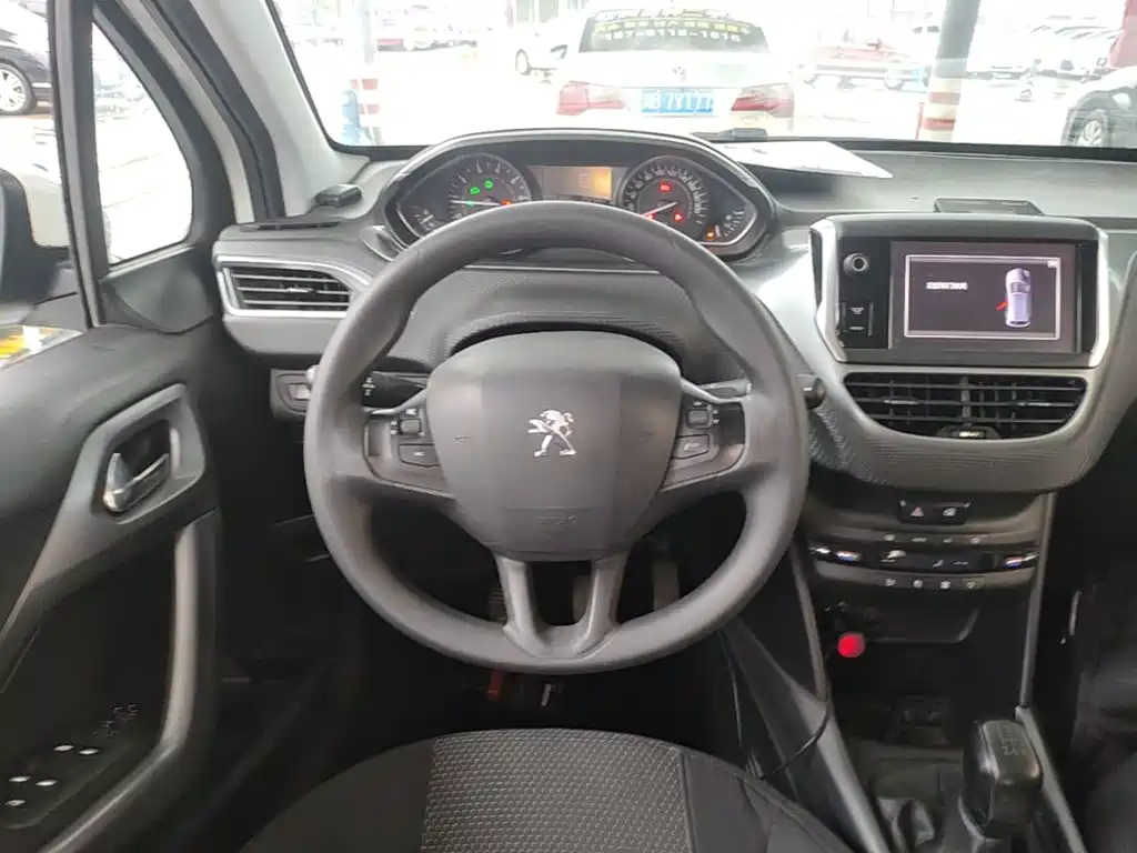 Peugeot 2008 2016 — фото 11