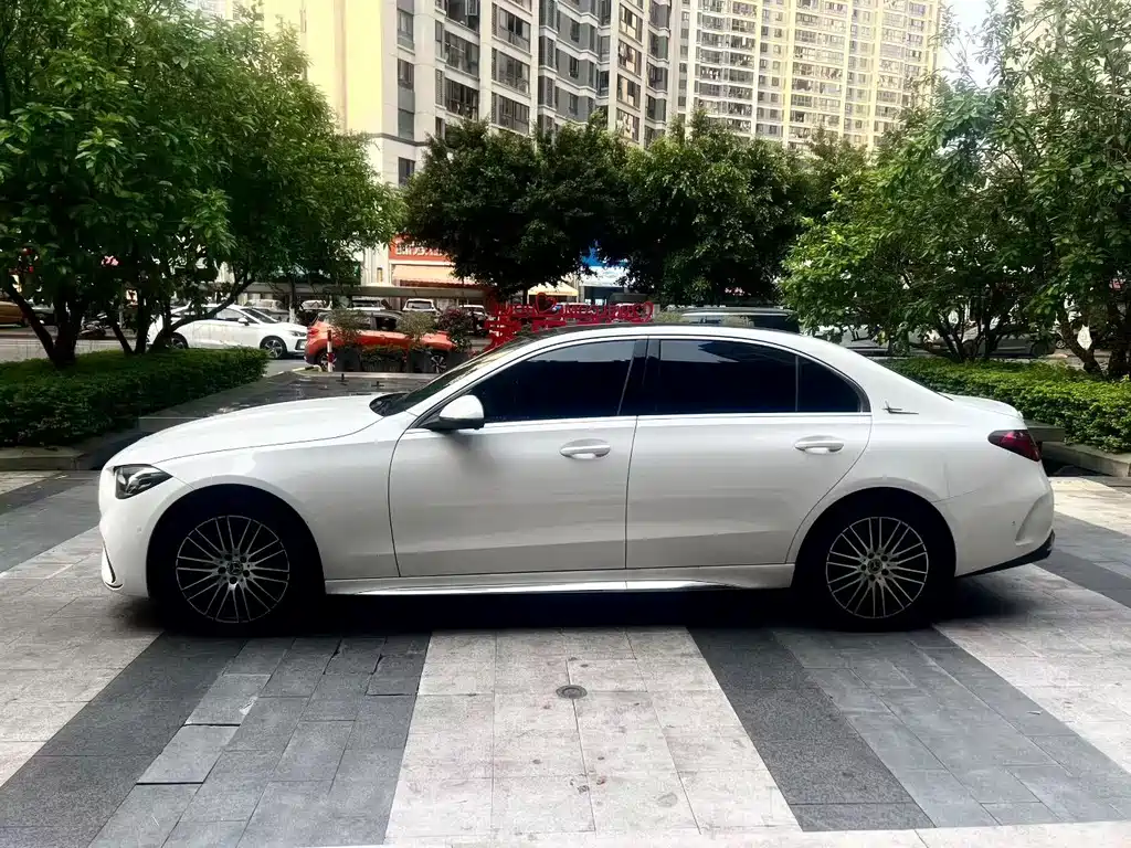 Mercedes-Benz C-Class 2023 — фото 4