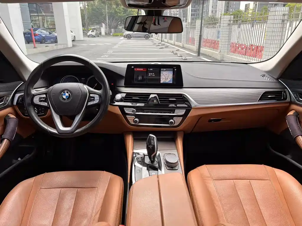 BMW 5 Series New Energy 2018 — фото 10