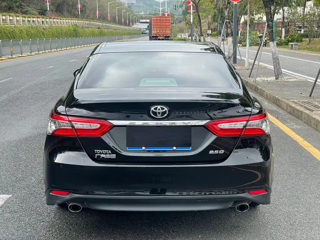 Toyota Camry 2018 — фото 4