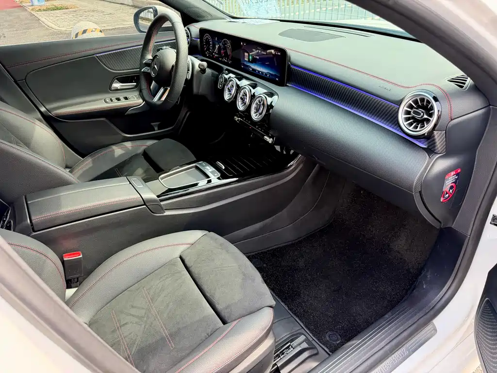 Mercedes-Benz A-Class 2025 — фото 11