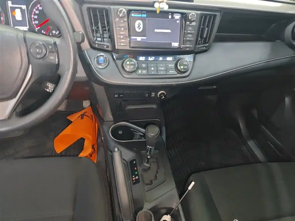Toyota RAV4 2019 — фото 14