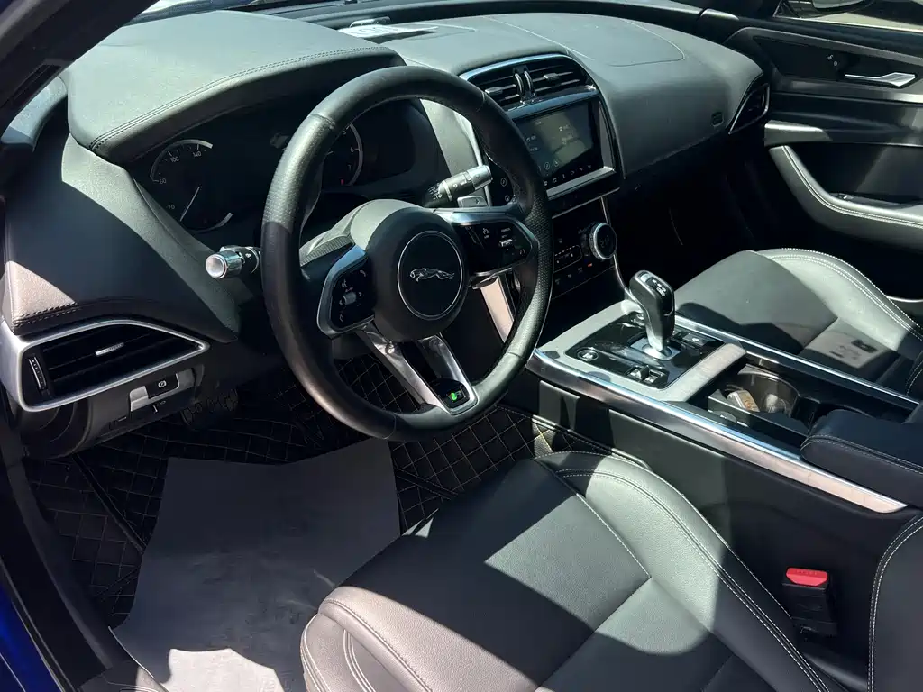 Jaguar XEL 2020 — фото 10
