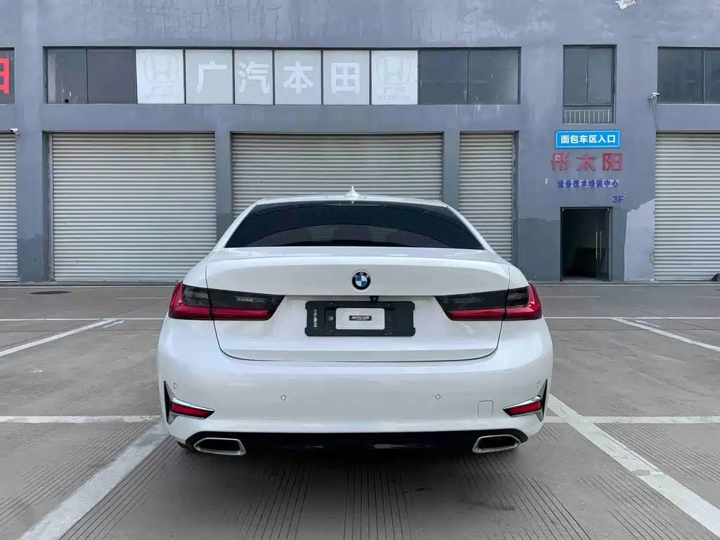 BMW 3 Series 2019 — фото 6