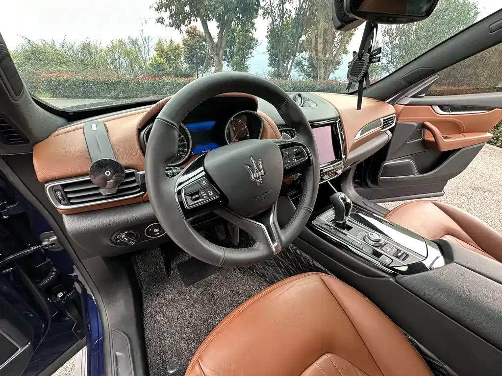 Maserati Levante 2016 — фото 16