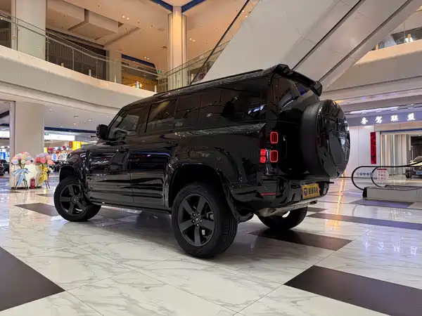 Land Rover Defender 2023