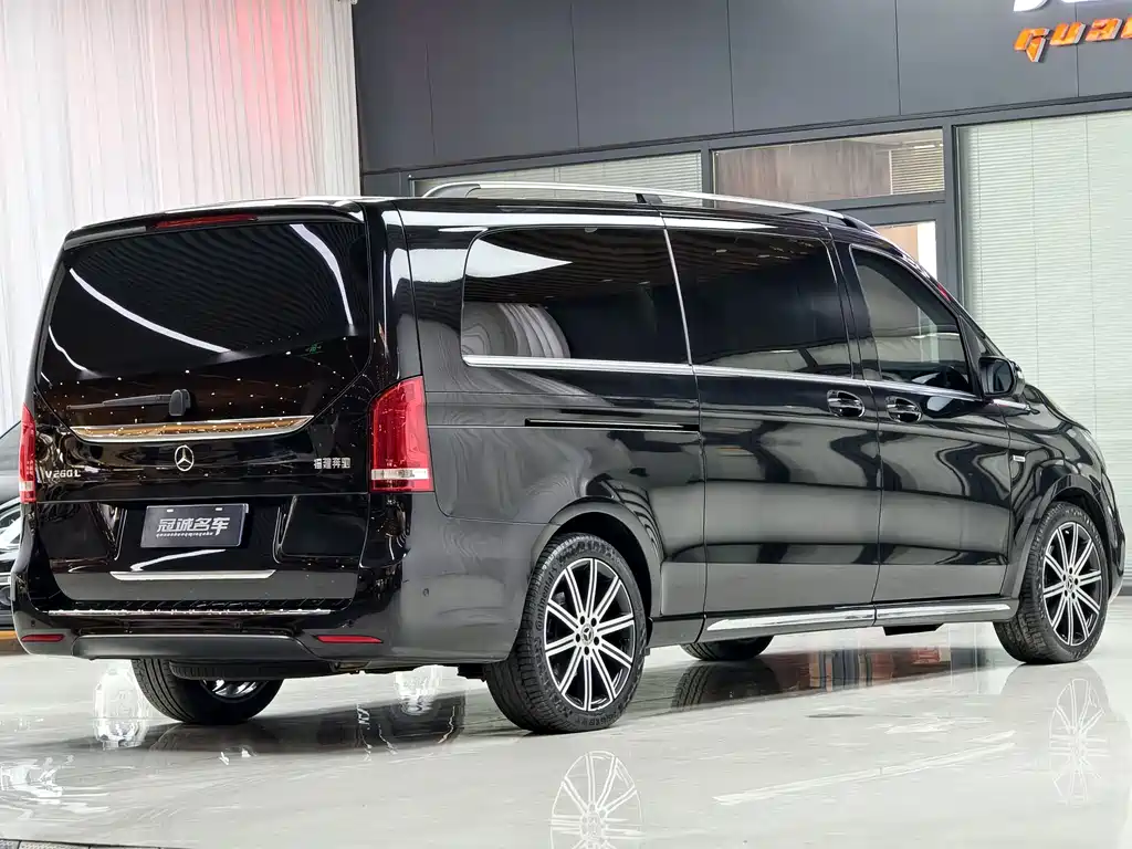 Mercedes-Benz V-Class 2022 — фото 11