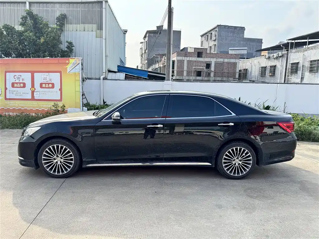 Toyota Crown 2020 — фото 3