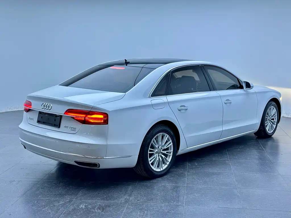 Audi A8 2015 — фото 18