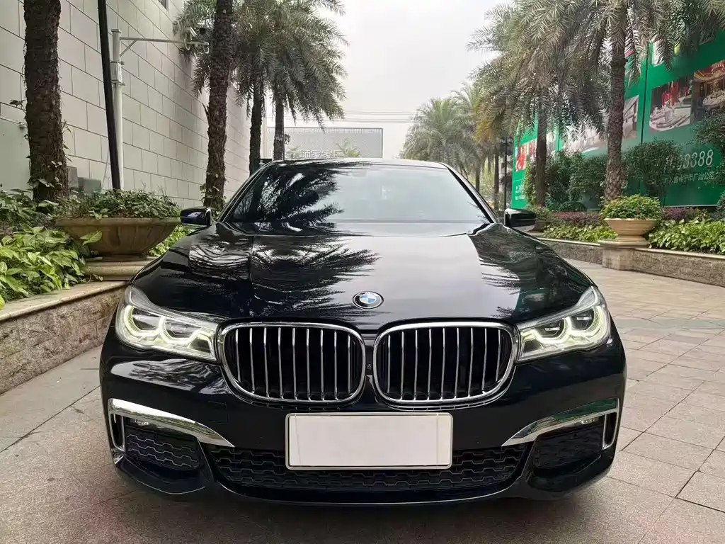 BMW 7 Series 2018 — фото 1