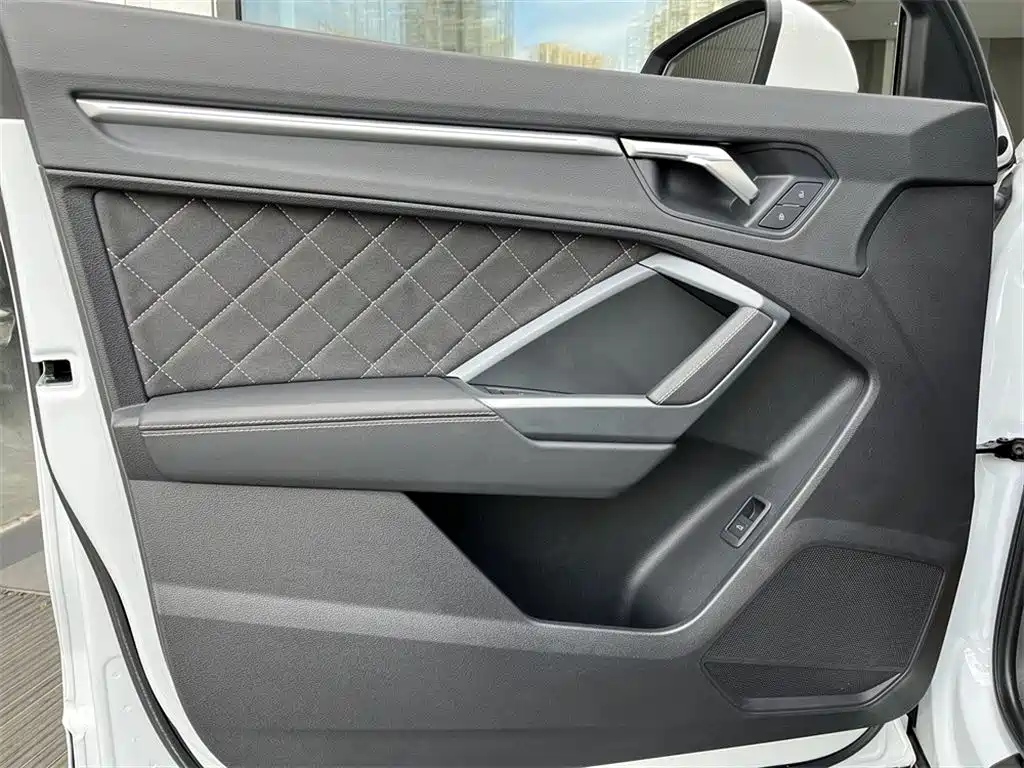 Audi Q3 2024 — фото 12