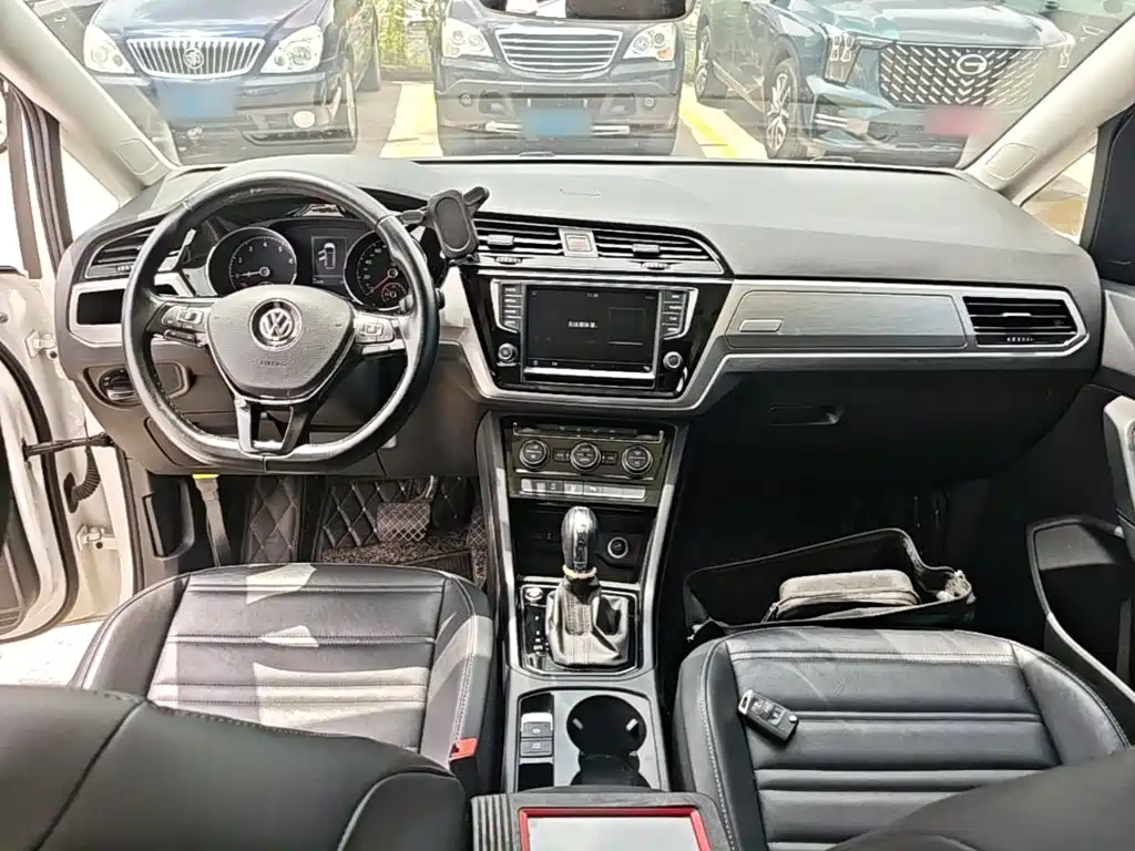 Volkswagen Touran 2019 — фото 10