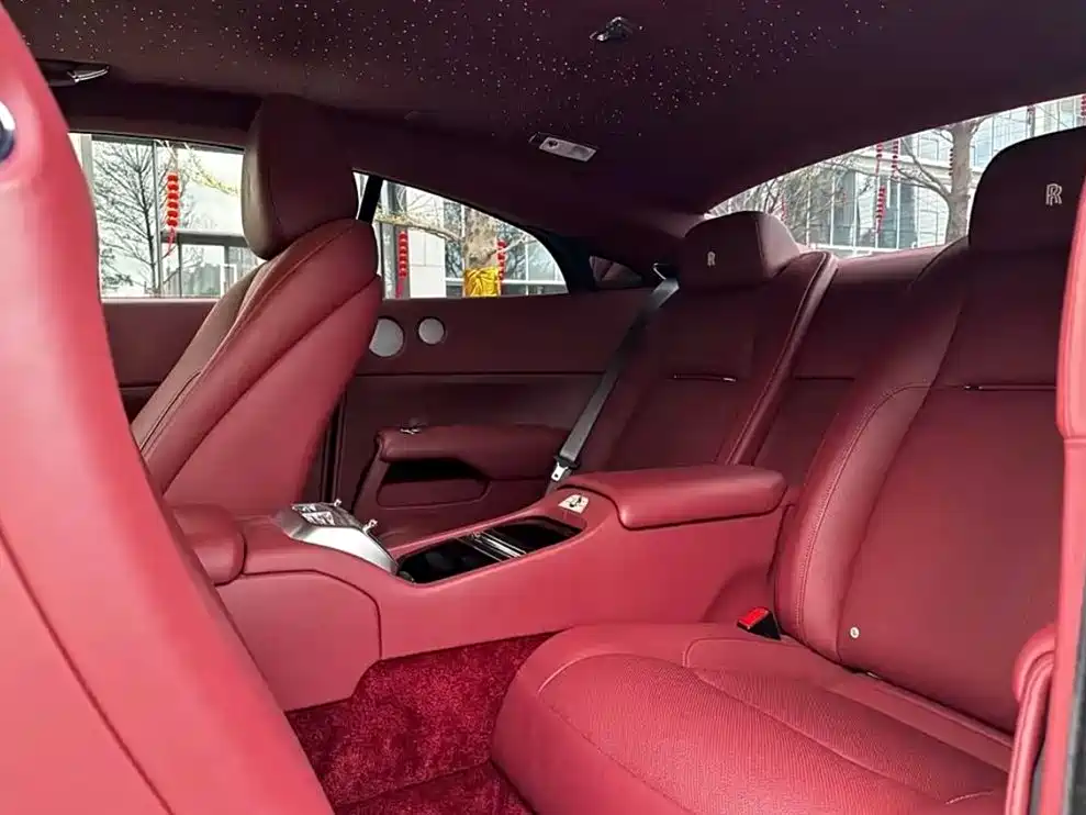 Rolls-Royce Phantom 2018 — фото 10