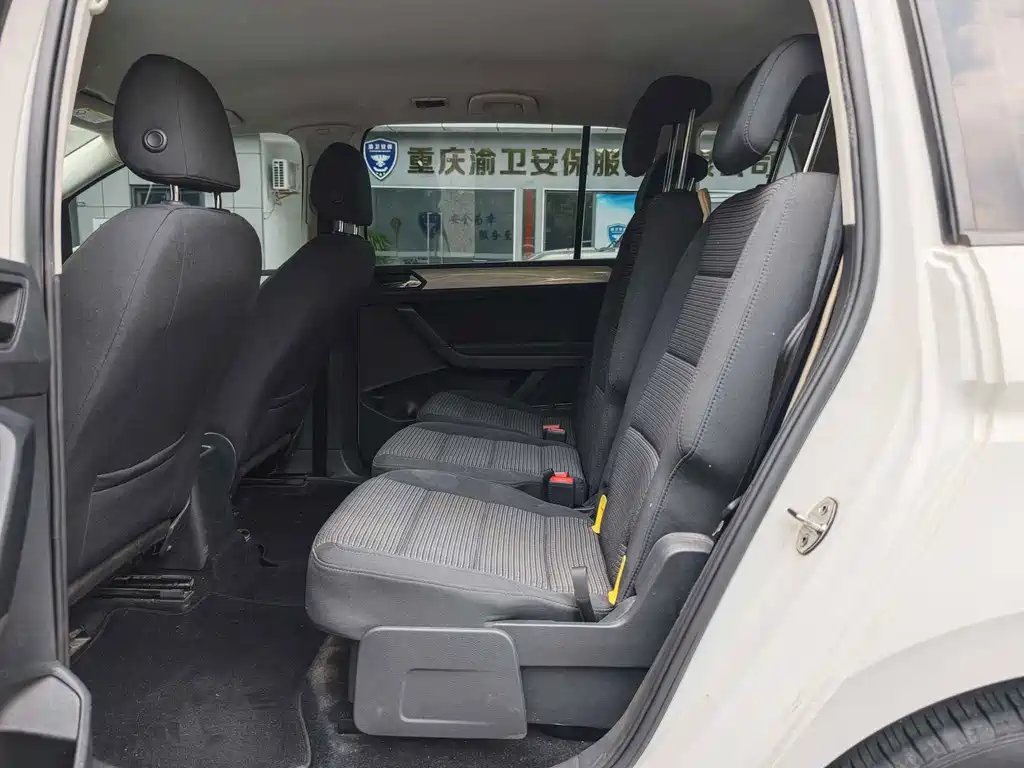 Volkswagen Touran 2017 — фото 13