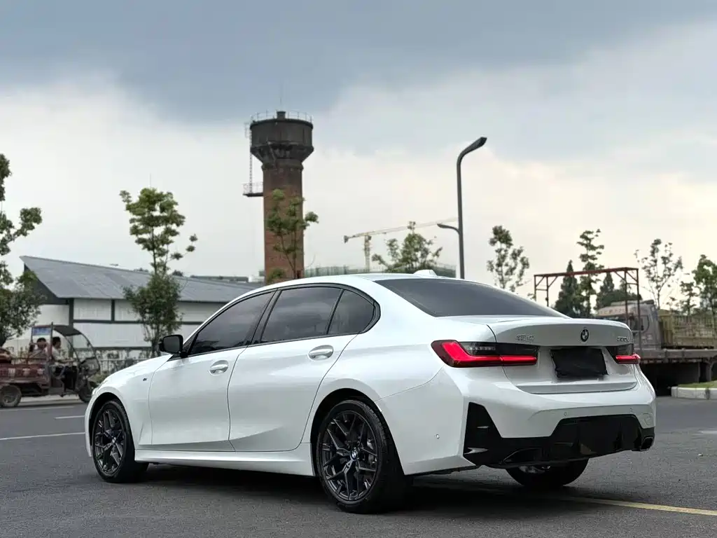 BMW 3 Series 2025 — фото 10