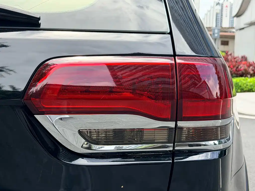 Jeep Grand Cherokee 2018 — фото 36