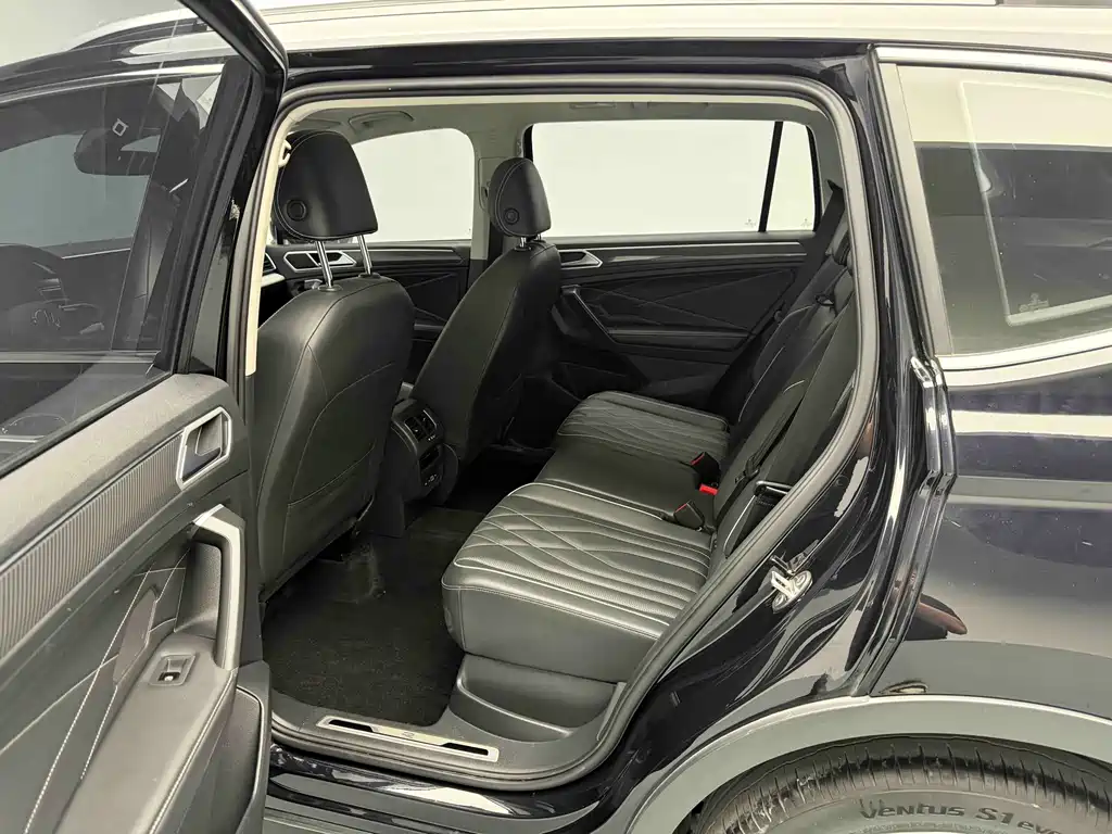 Volkswagen Tiguan L 2022 — фото 12