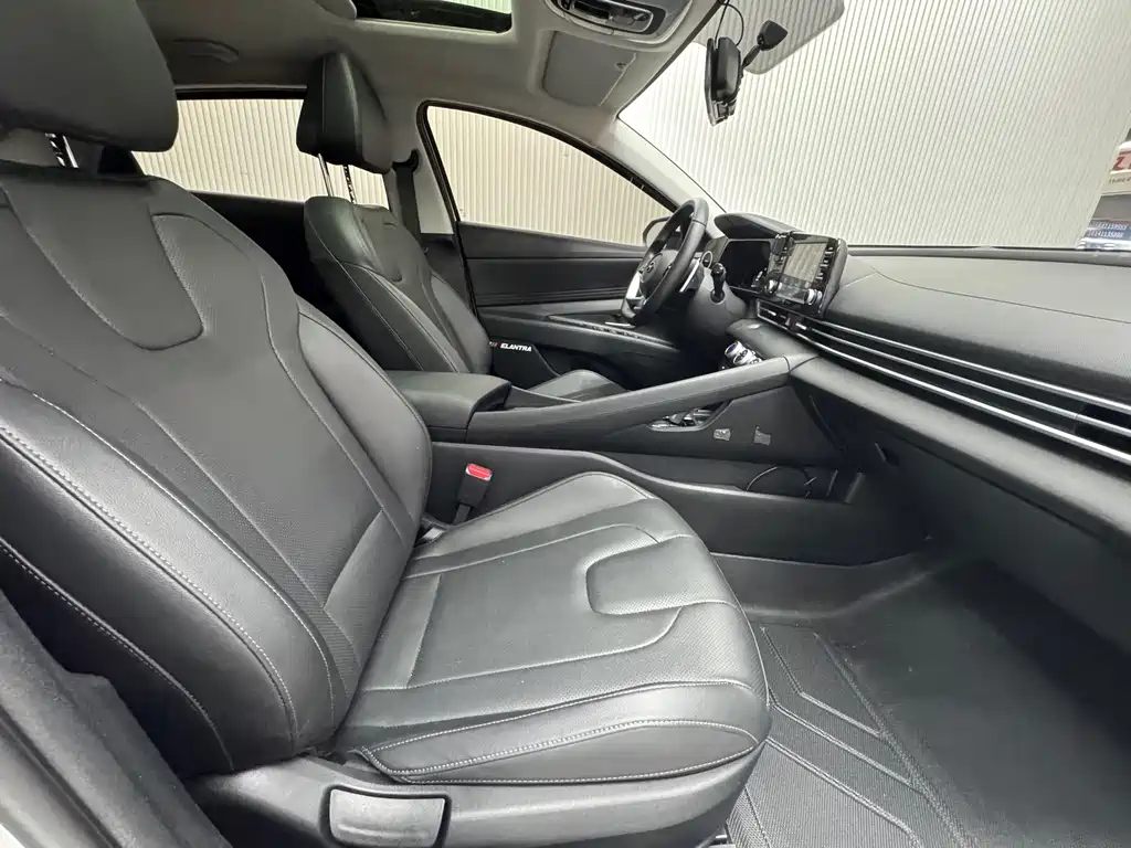 Hyundai Elantra 2023 — фото 22