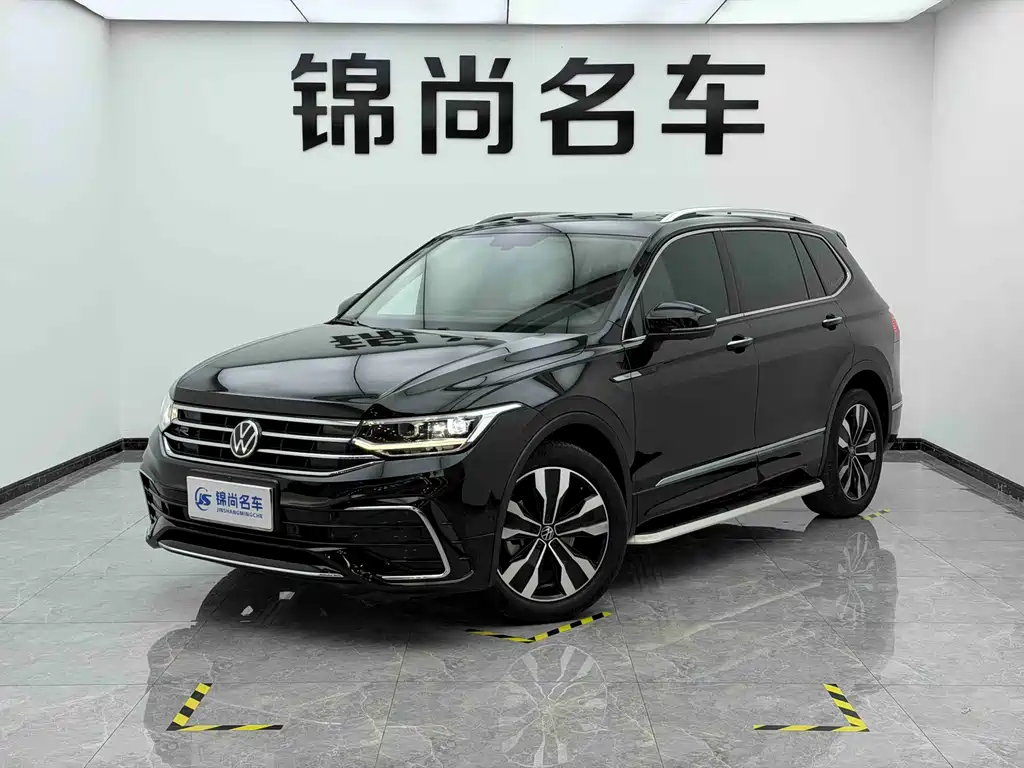 Volkswagen Tiguan L 2022 — фото 1