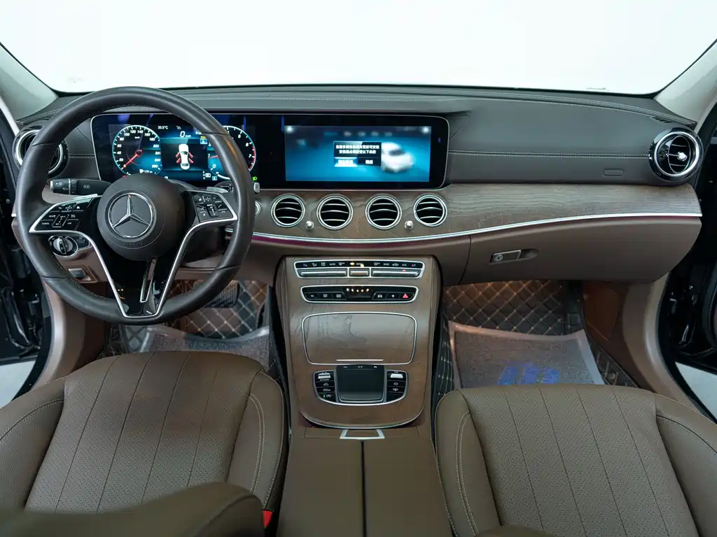 Mercedes-Benz E-Class 2023 — фото 10