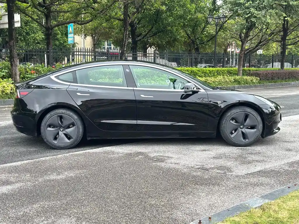 Tesla Model 3 2022 — фото 2