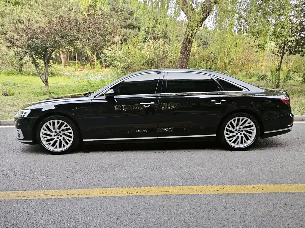 Audi A8 2021 — фото 4