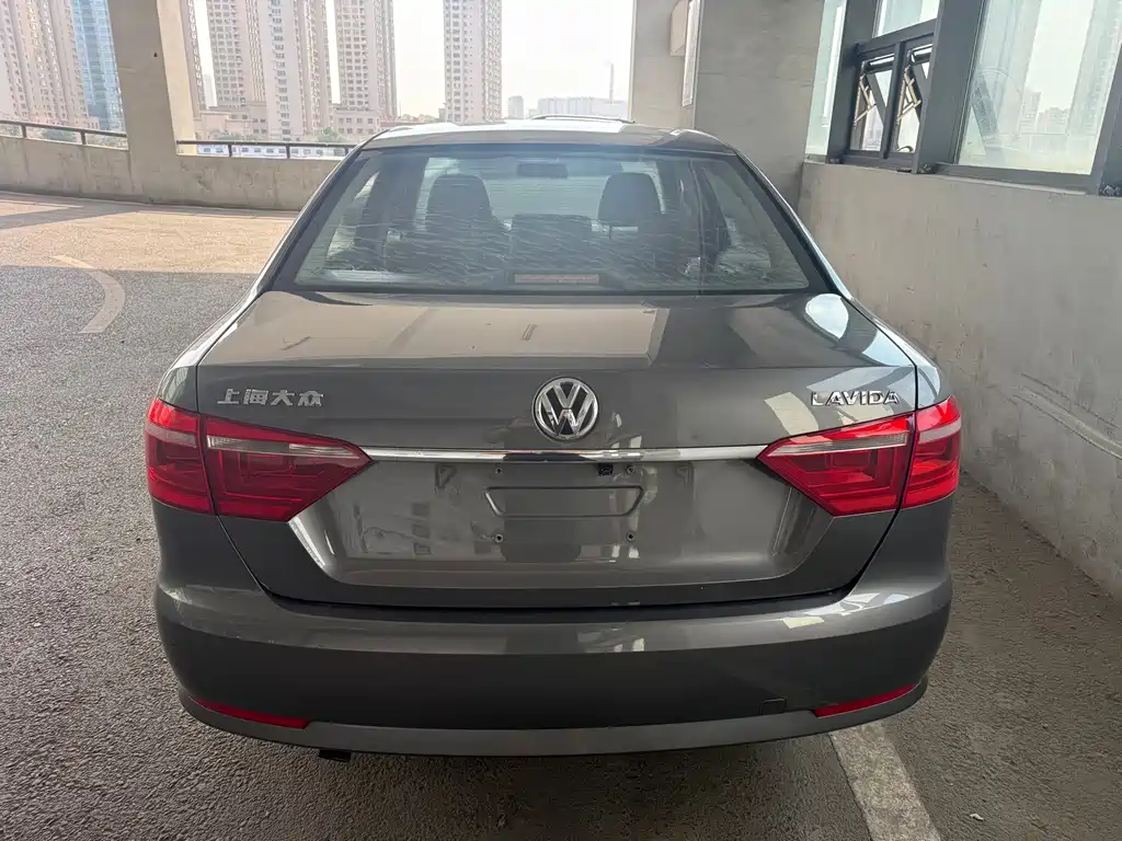 Volkswagen Lavida 2013