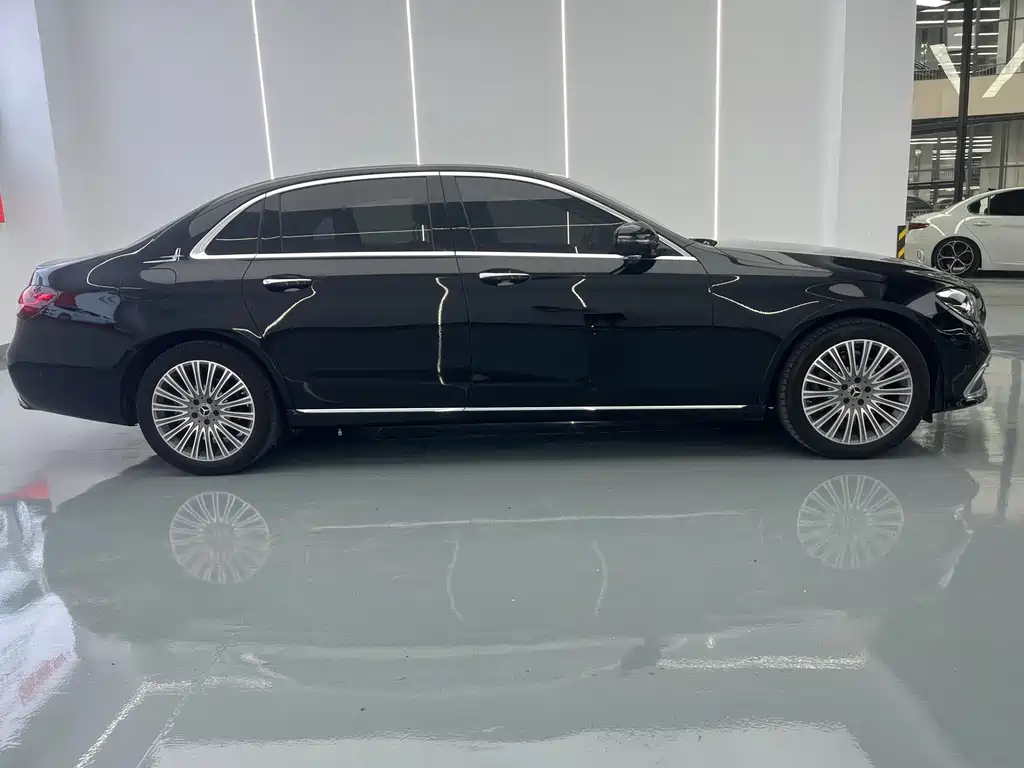 Mercedes-Benz E-Class 2023 — фото 11