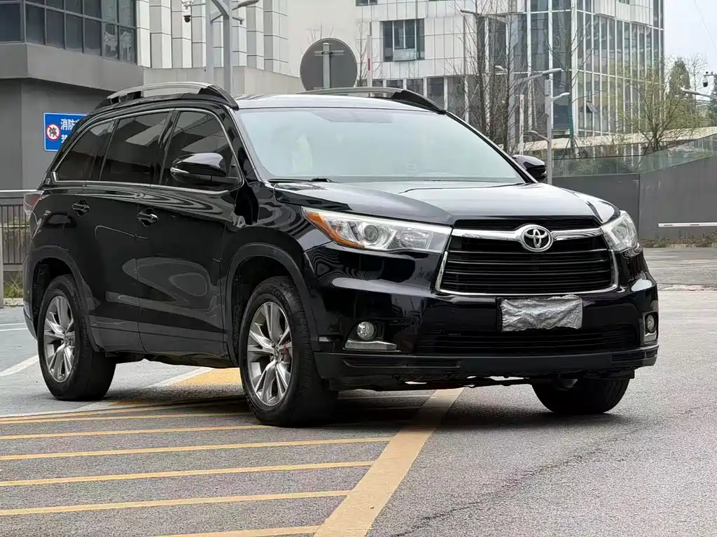 Toyota Highlander 2016 — фото 1