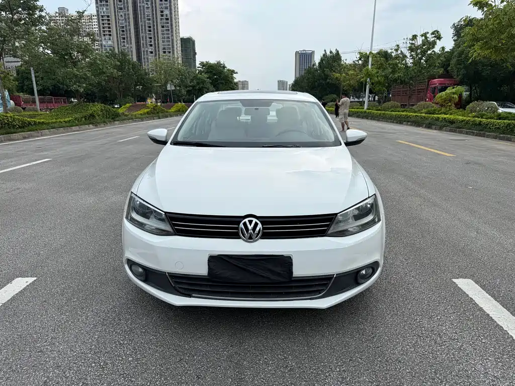Volkswagen Sagitar 2013
