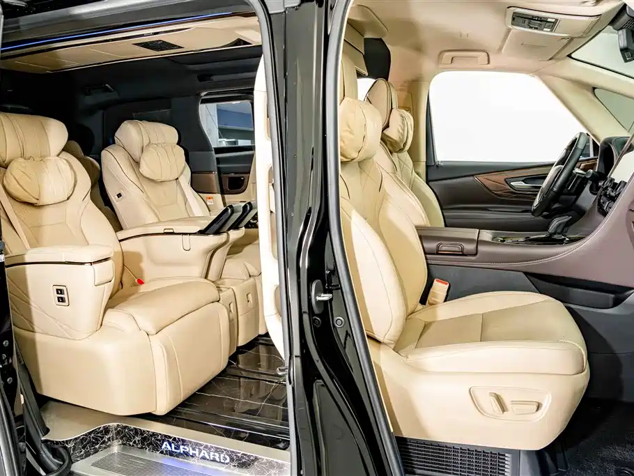 Toyota Alphard 2024 — фото 25