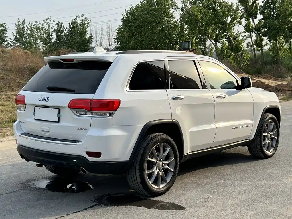 Jeep Grand Cherokee 2017 — фото 7