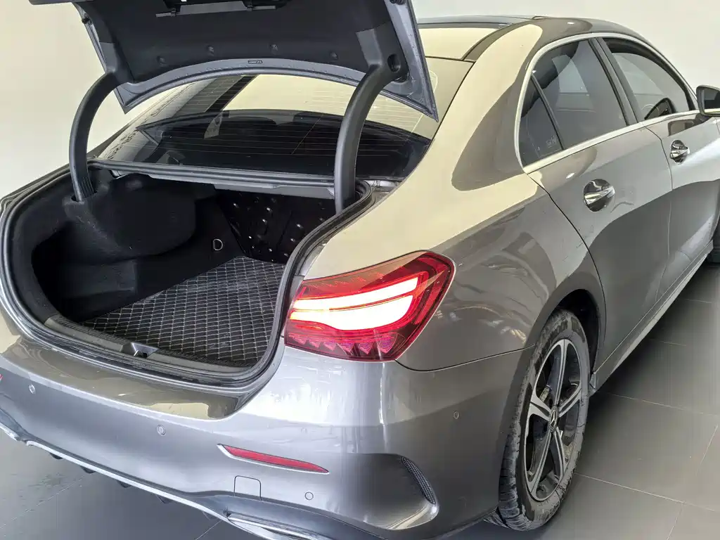 Mercedes-Benz A-Class 2024 — фото 8