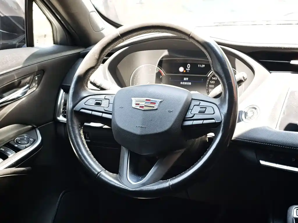 Cadillac XT4 2019 — фото 13